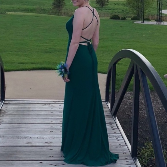 Square-Neck Emerald Green Open-Back Evening Gown - Picture 4 of 6